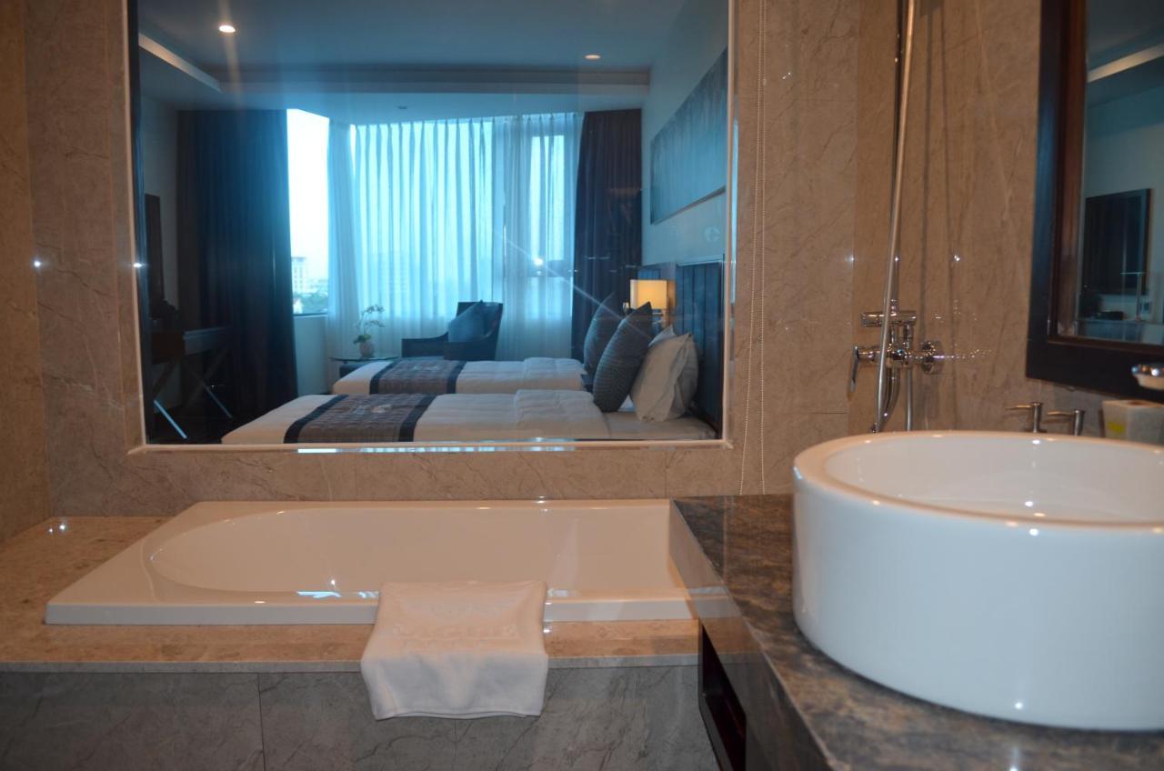 Eagle Hotel Dai Tiet Luaran gambar