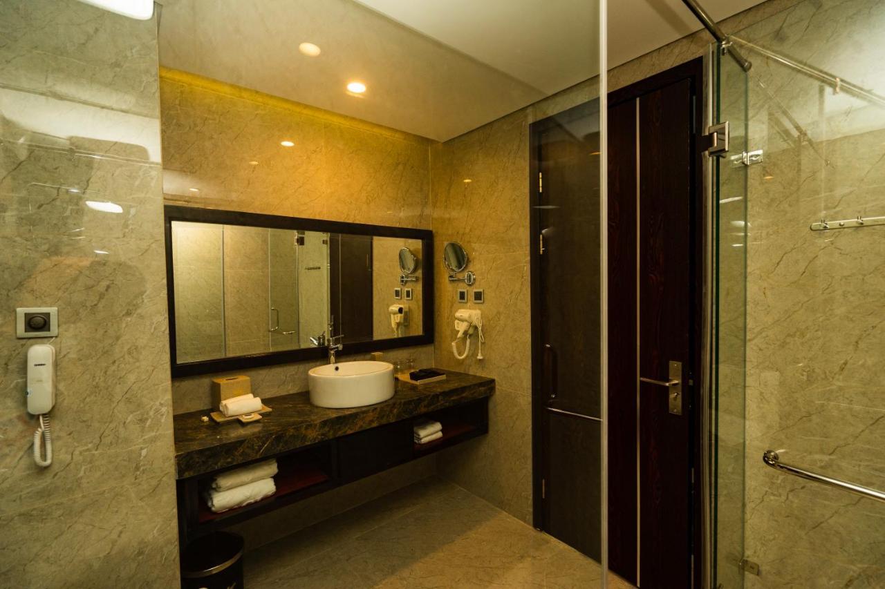 Eagle Hotel Dai Tiet Luaran gambar